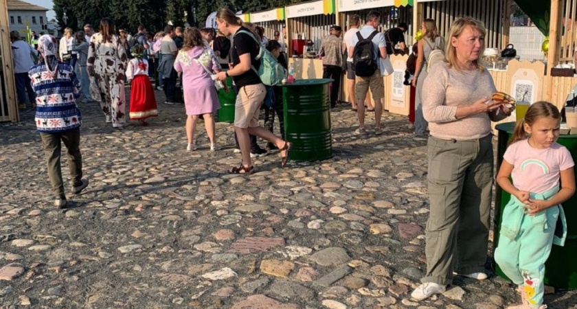 Неделя странных праздников: День «Шлепни надоедливого коллегу» и День орехов - календарь