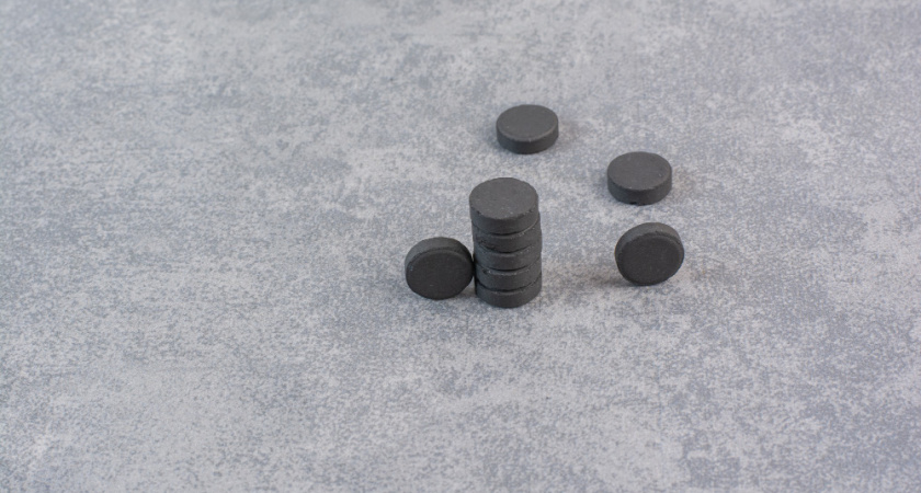 5 неожиданных способов использования активированного угля в быту: от очистки воздуха до борьбы с плесенью