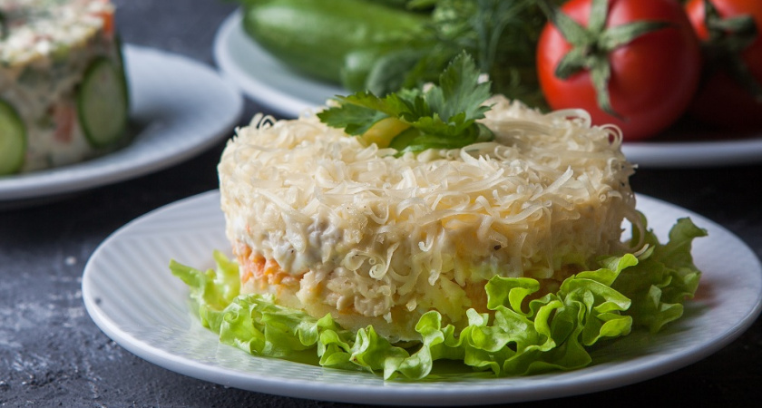 «Оливье» уже в прошлом: мой фаворит на все праздники — салат «Демидовский». Готовится без хлопот, а гости всегда просят рецепт