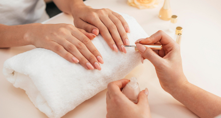 Главные тренды в маникюре на 2026 год: выбираем цвета, которые подчеркнут ваш стильв год Красной Огненной Лошади