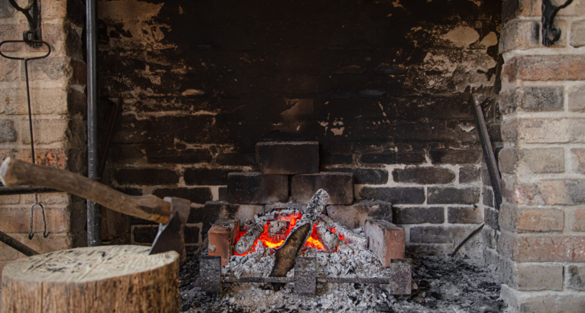 Берем пластиковую бутылку — и сажа легко удаляется из дымохода: чистим печь безопасно и эффективно