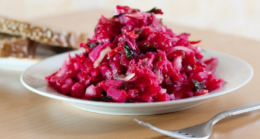 Не только "Оливье" и "Шуба": 5 рецептов нереально вкусных салатов на новогодний стол-2026