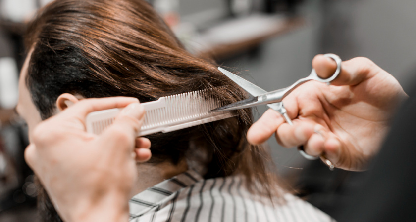 Проблема тонких волос: какие стрижки действительно создают объем