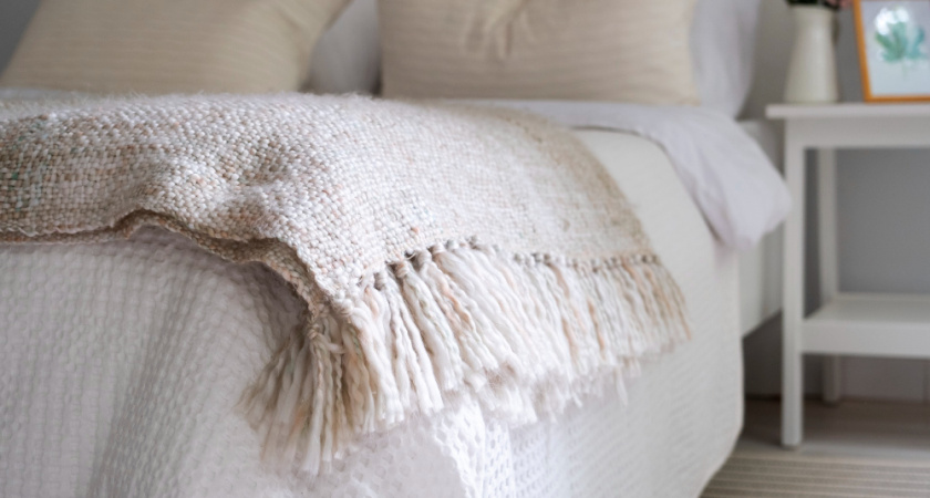 Как стирать одеяло, чтобы наполнитель не сбивался: правила ухода за домашним текстилем