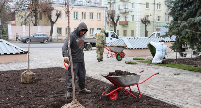 Во Владимире завершается благоустройство сквера у остановки «Вокзальный спуск»