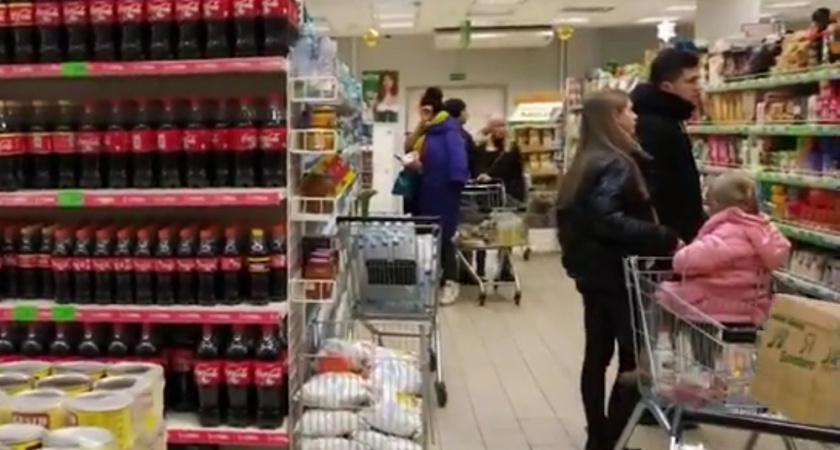 "Узнал, сколько стоят продукты у белорусов, и прослезился": как цены у соседей шокируют россиян