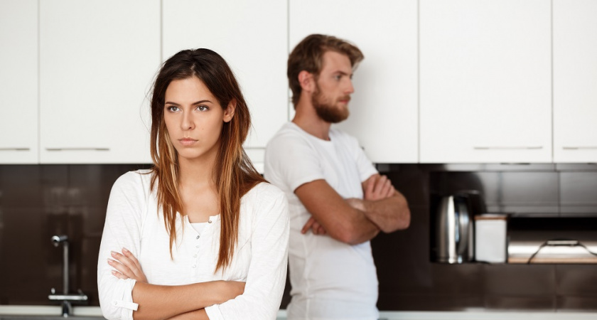 Как распознать и выйти из газлайтинга: практические шаги для восстановления уверенности в себе