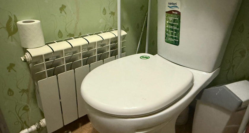 Простой способ убрать грязь под ободком унитаза без ершика: для безупречной чистоты и свежести