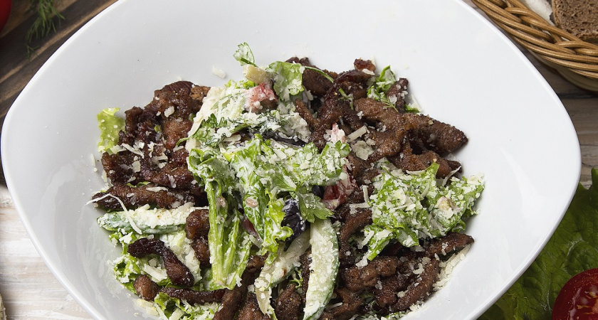 Оригинальный праздничный салат: простой и вкусный рецепт на 30 минут