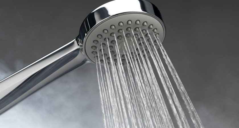 Как вернуть напор душа с помощью уксуса и пакета