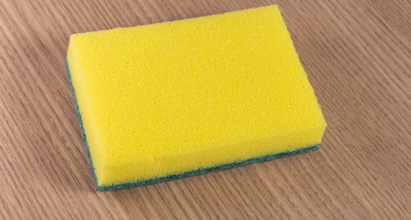 Зачем на самом деле нужны губки разного цвета: простая система для идеального порядка и чистоты на кухне