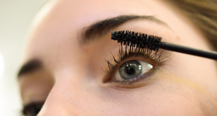 Как вернуть засохшей туши первоначальную консистенцию: простой способ с использованием подручных средств