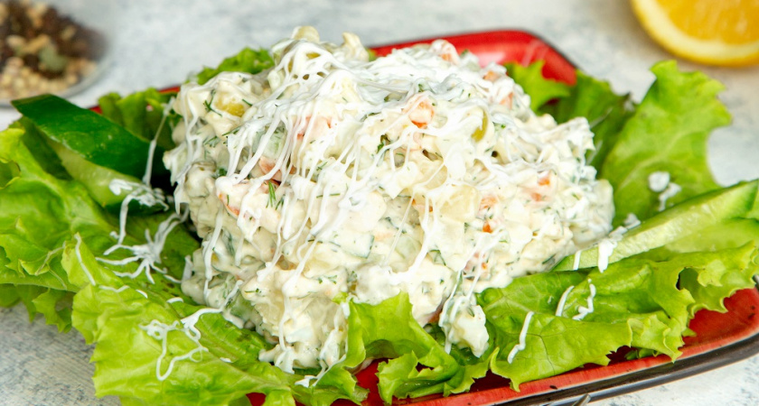 Салат „Снежная королева“: праздничное слоёное блюдо для новогоднего стола