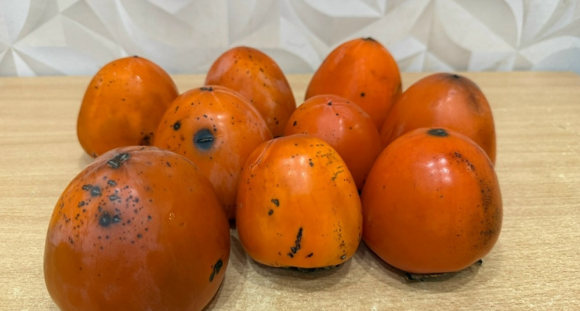 Что будет, если переесть хурмы: врач назвала опасные последствия