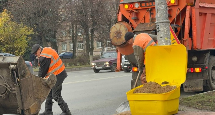 Более 180 остановок Владимира оборудуют противогололёдными контейнерами