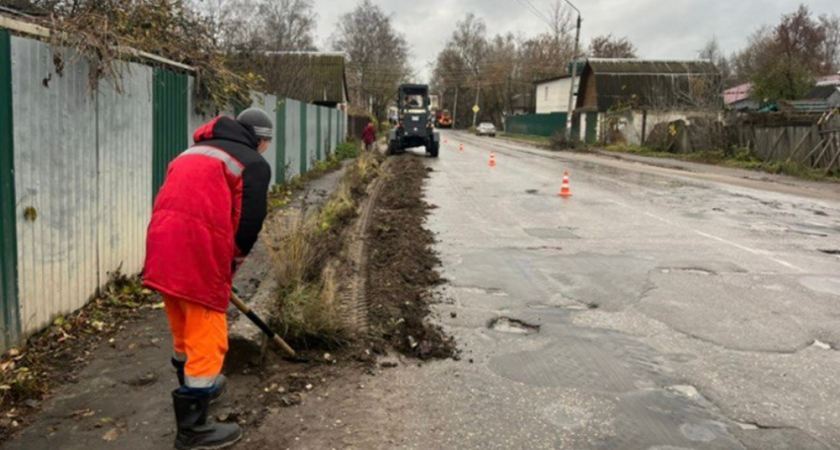 В Гусь-Хрустальном прокурор добился расчистки тротуара у детской поликлиники