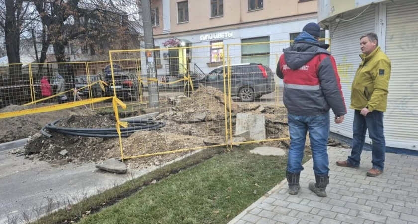 В ходе работ в сквере на Большой Московской во Владимире повредили теплотрассу