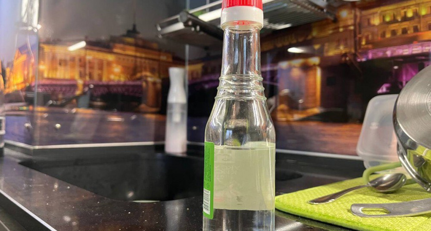 Чистка квартиры за копейки: 3 лайфхака с уксусом, которые заменили мне бытовую химию