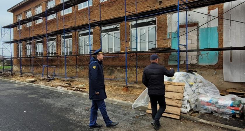 В Камешковском районе во время проверки выявили нарушения при капремонте школы