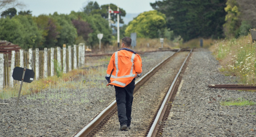Железнодорожный переезд для машин в Карабанове закроют на ремонт