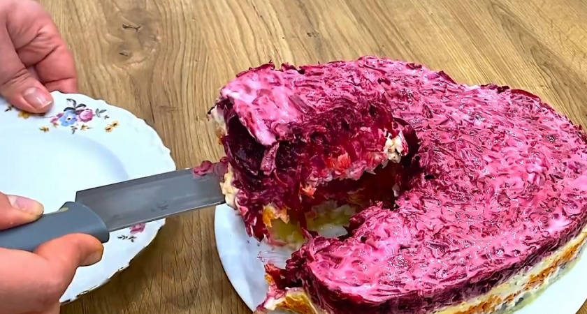 Польза и вред свеклы: кому не стоит есть "Селёдку под шубой" на Новый год — объясняет врач