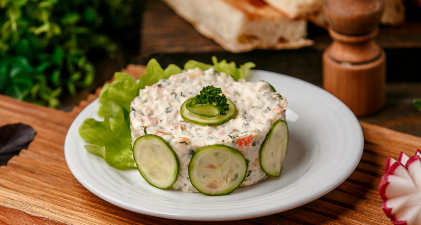 Готовим к Новому году салат «Северный»: разнообразим праздничное меню советской классикой