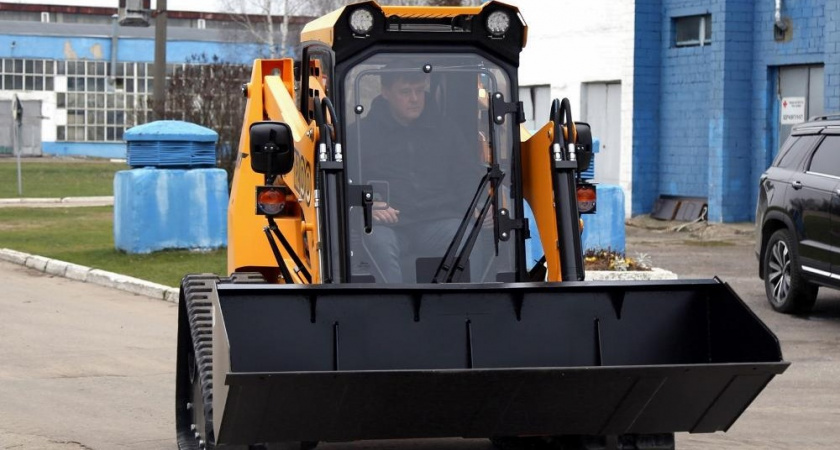 Владимирский мини-погрузчик будет помогать в уборке улиц Санкт-Петербурга