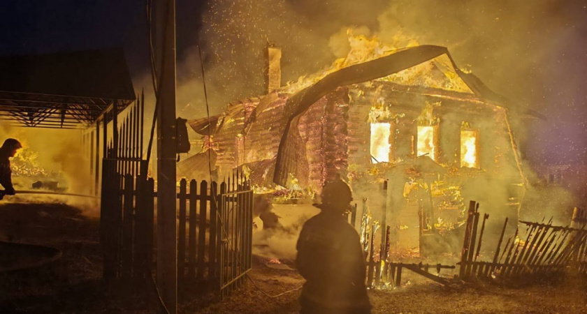 В Александровском районе полностью сгорел жилой дом