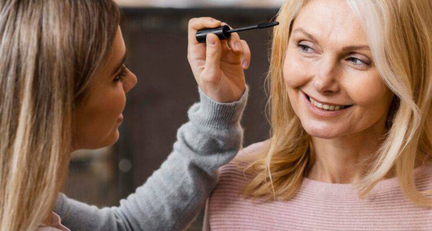 5 ошибок в макияже, из-за которых женщины за 50 выглядят старше: советы визажиста