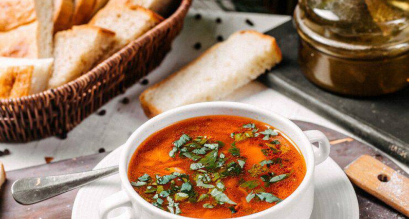 Вы портите суп этим ингредиентом: шеф-повар объяснил, какие продукты делают блюдо жидким и блеклым