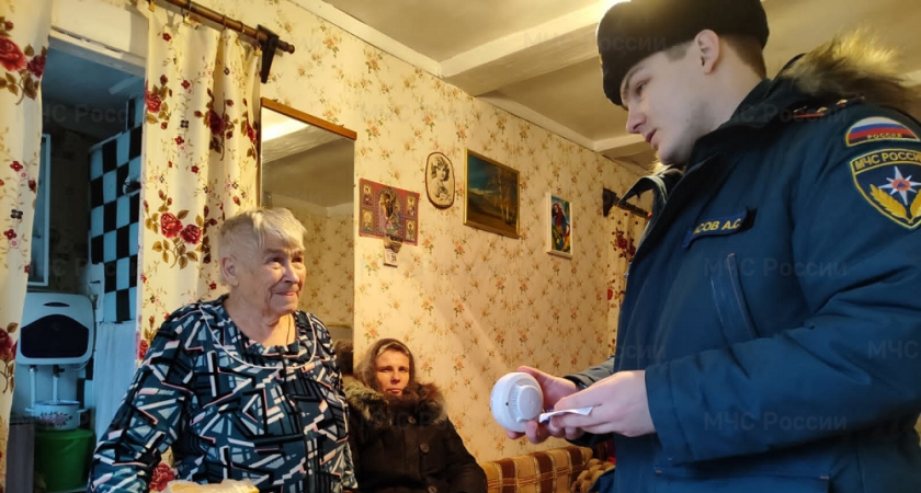 В Судогодском районе МЧС бесплатно устанавливает пожарные датчики пенсионерам