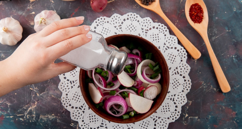 Что делать, если пересолила блюдо: 7 моих работающих способов, как спасти суп, мясо и даже гарниры