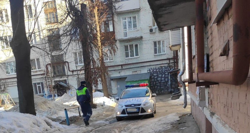 Остановил сотрудник ГАИ и требует мой телефон: что следует сделать в такой ситуации 