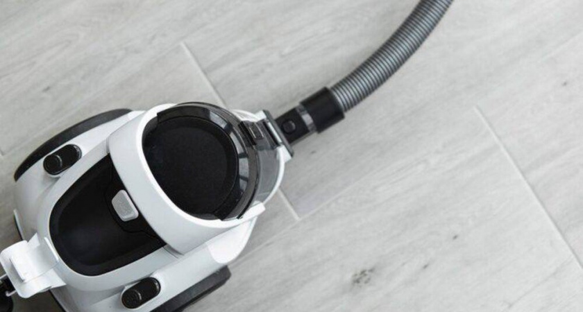 Мастерим насадку для пылесоса из трубочек: пролезет везде и не заберет мелкие вещи