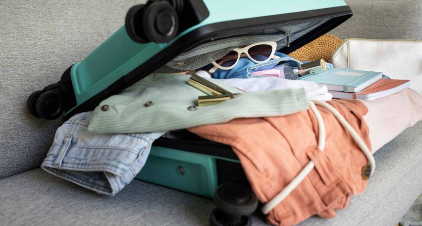 Проверенный лайфхак упаковать чемодан так, чтобы все вошло: больше не придется на нем прыгать