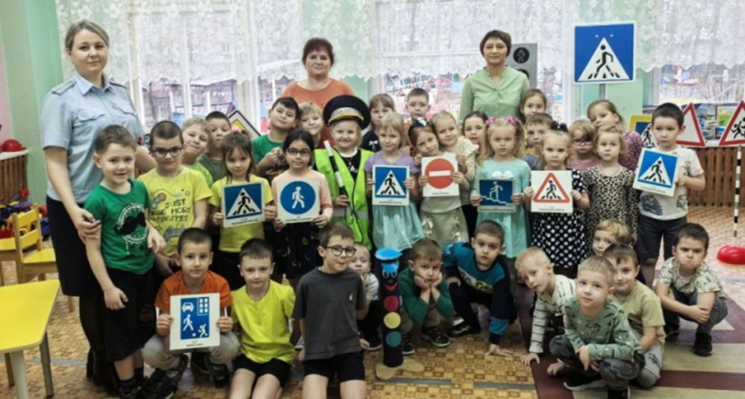 Инспекторы ГАИ рассказали дошкольникам в Гусь-Хрустальном основы ПДД