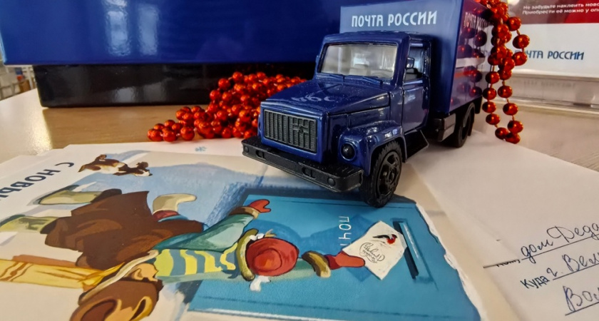 Во Владимире установили волшебный почтовый ящик для писем Деду Морозу