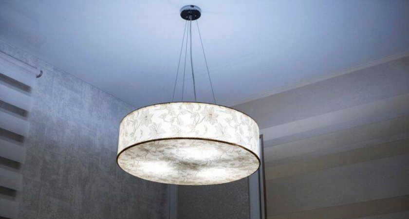 Как быстро почистить люстру, не снимая плафоны: мой лайфхак с перчатками из старого полотенца