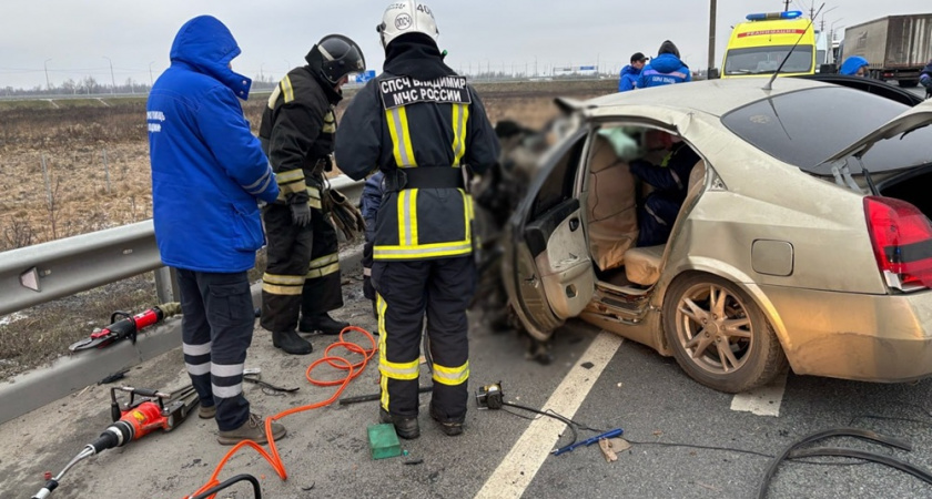 Собинские сотрудники МЧС помогли освободить зажатого в машине водителя