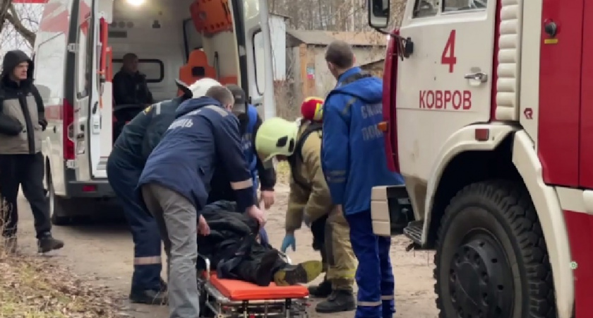 Ковровские пожарные спасли мужчину без сознания в горящем доме