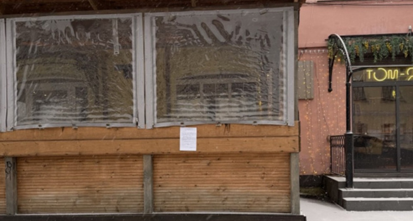 Мэрия потребовала убрать незаконное летнее кафе на одной из улиц Владимира