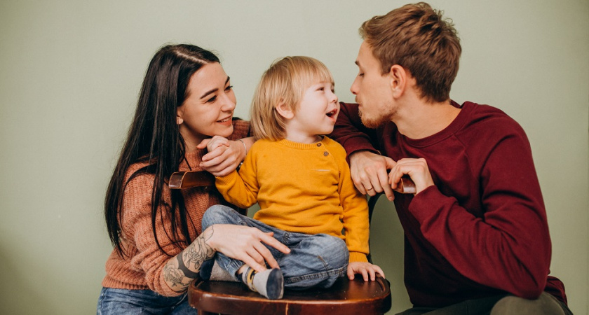 Внуки вечно просят игрушки, а дети сидят на шее: всего лишь одна фраза заставит их ценить вас