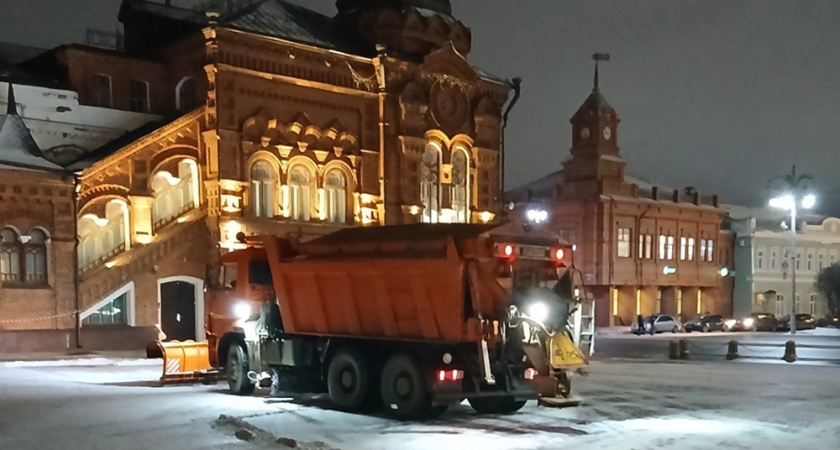 Минувшей ночью улицы Владимира расчищали около 30 единиц спецтехники