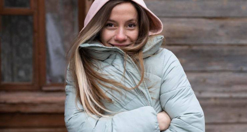 Как чистить светлый пуховик от косметики и жира без стирки: мой способ вернуть ему вид за 10 минут