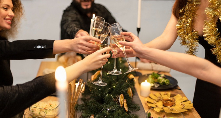 Встречаем Новый год-2026 без вреда для здоровья: в Роскачестве назвали серьёзные ошибки праздничного застолья