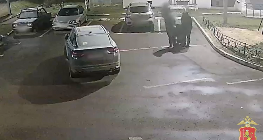 Четверо мужчин похитили владимирца на улице и заставили переписать недвижимость