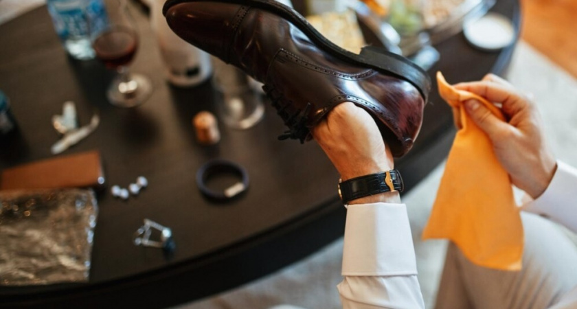 Как чистить кожаную обувь и избавиться от вони в доме: запомните 5 бесценных лайфхаков на все случаи жизни