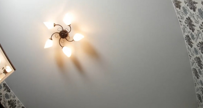 Шпаргалка по натяжным потолкам от опытного монтажника: как подобрать, чтобы не пожалеть через год