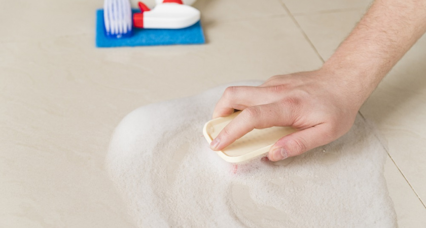 Как очистить плитку от остатков цемента: эффективные способы