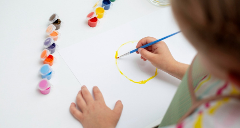 Юные владимирские художницы покорили международный конкурс новогодними рисунками